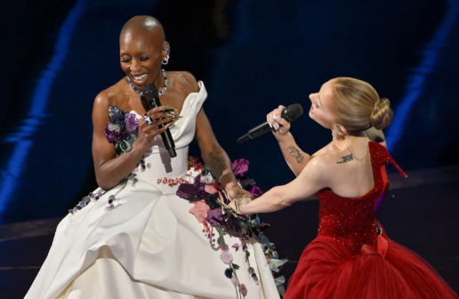 Cynthia Erivo y Ariana Grande actuaron en la ceremonia de los Premios Óscar 2025 en Los Ángeles, el 2 de marzo. Rob Latour/Shutterstock