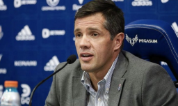 "Contamina al club": Exdirector de Azul Azul afirma que Michael Clark debería dejar el cargo tras sanción de la CMF