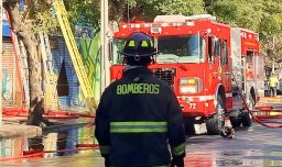 Incendio en campamento de Maipú deja dos casas destruidas y tres familias damnificadas