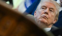 Trump amenaza a la BBC con demanda de 1.000 millones por documental "difamatorio" del asalto al Capitolio