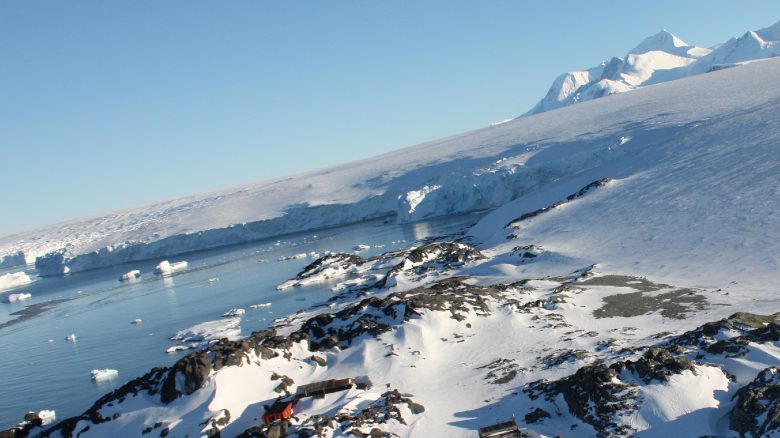Chile refuerza su presencia estratégica en la Antártica: Fuerza Aérea reabrirá la Base Aérea Antártica Teniente Luis Carvajal/Armada