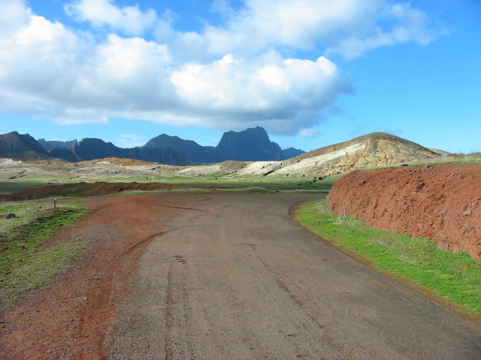 Renovación del acceso vial del Aeródromo del Archipiélago Juan Fernández contempla inversión de más de $10 mil millones/MOP