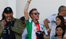 Integrantes de Massive Attack son captados asistiendo al partido de Palestino antes de su show en Fauna Primavera