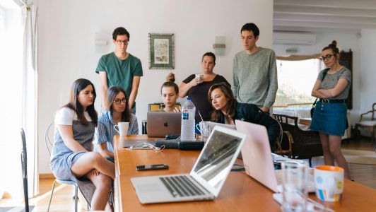 Premios de hasta $5 millones: Abren concurso para emprendedores con negocios de al menos un año