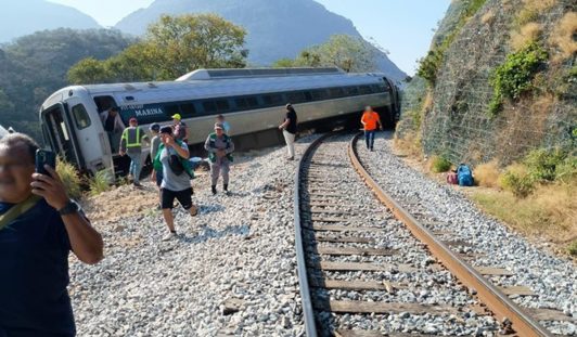 13 muertos y 98 heridos tras descarrilamiento de tren Interoceánico en México