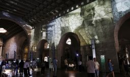 La noche en que el Estadio Nacional le dio a la Nobel Gabriela Mistral su mayor homenaje