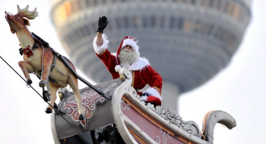 Un error durante la Guerra Fría que se volvió tradición: Cómo el Pentágono terminó siguiendo el trineo del Viejito Pascuero