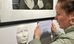 Matucana 100 anuncia muestra multisensorial con autorretratos de personas ciegas: ¿Cuándo se podrá visitar?