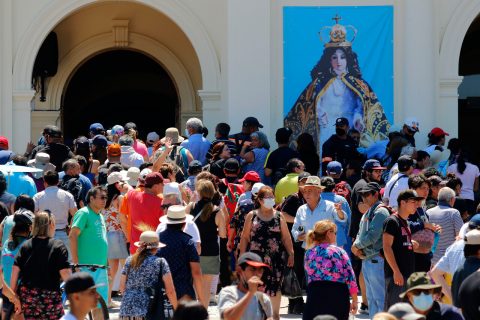 Miles de chilenos aprovechan el feriado del 8 de diciembre: ¿Por qué se conmemora esta fecha?