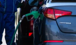 Bencinas caen hasta más de 24 pesos en el inicio de 2026