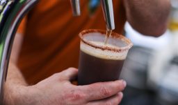 Radiografía al consumo de alcohol en fin de año: Autoridades alertan por baja percepción de riesgo