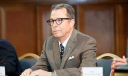 Economista Sebastián Edwards y futuro gobierno de Kast: "Tiene que nombrar un gabinete de gran peso específico y ahí hay algunas dudas"