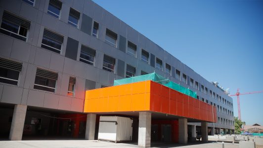 Hospital del Salvador afirma que la operación de la madre de la ministra Aguilera “cumplía con los criterios de priorización de atención”