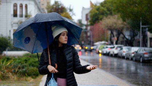 Elecciones 2025: Lluvia y rachas de viento sobre 60 km/h marcarán las votaciones en la zona centro sur