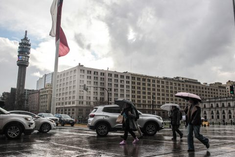 Elecciones 2025: Rachas de viento, jornada fresca y posibles lluvias en Santiago este 14 de diciembre