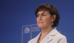 Diputados cuestionan cirugía exprés a madre de la ministra Aguilera: Minsal dice que se debió a una urgencia