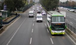 Fin de año: Vuelve el "peaje a luca" y 549 mil autos saldrán de la Región Metropolitana