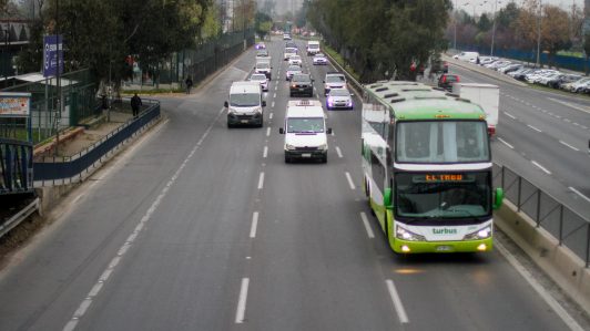 Fin de año: Vuelve el "peaje a luca" y 549 mil autos saldrán de la Región Metropolitana