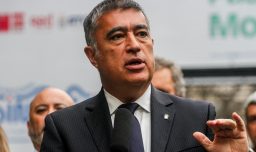 Mario Desbordes exige disculpas a Jeannette Jara tras polémica por multa de TAG: “Estamos evaluando acciones legales”