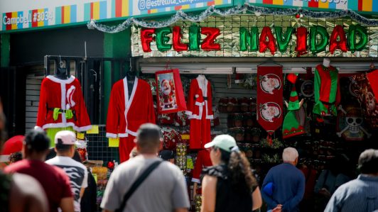 Comprar en locales establecidos y revisar certificaciones: Sernac entrega recomendaciones de seguridad para Navidad y Año Nuevo