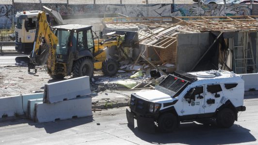 Maipú: Desalojan 110 familias en el Campamento "El Trébol"