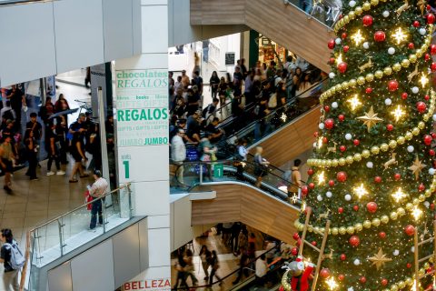¿Cómo funcionará el comercio en Año Nuevo? Revisa los horarios de los malls y supermercados