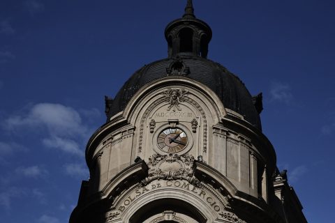 IPSA supera los 10.200 puntos en medio de expectación por recorte de tasas de la Fed y balotaje presidencial