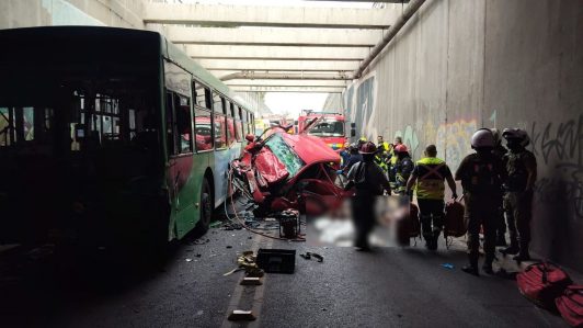 Tragedia en Lo Espejo: Madre y dos de sus hijos mueren tras colisión entre vehículo y bus del transporte público