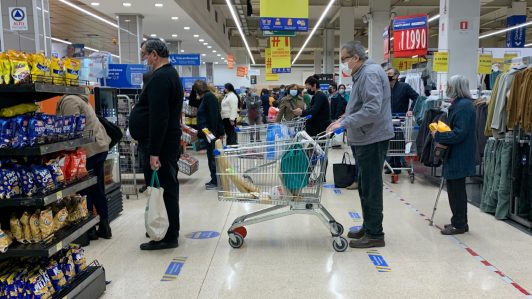 Cadena de supermercados anuncia horarios especiales para Año Nuevo 2026: Conócelos acá
