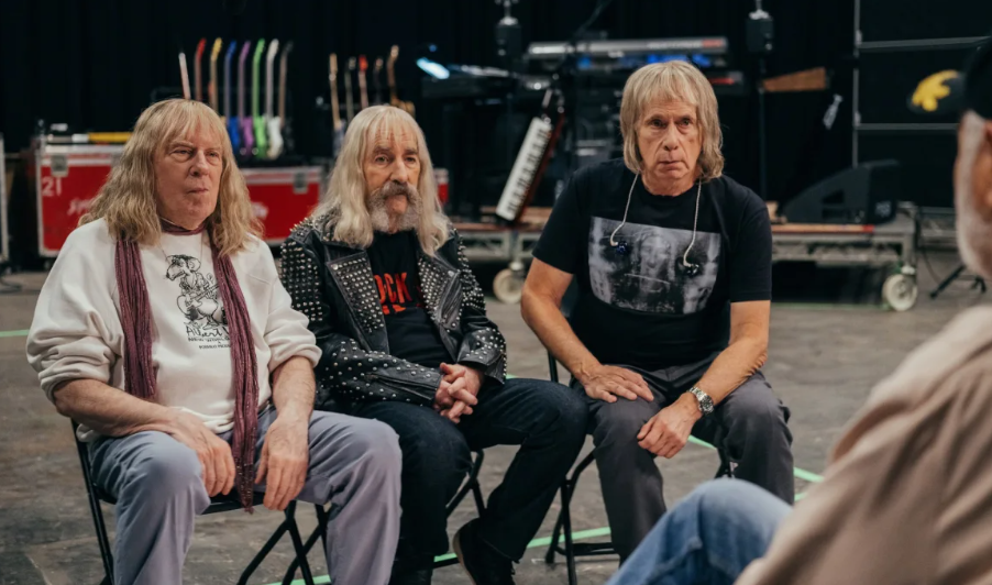 De izquierda a derecha: Michael McKean, Harry Sheater y Christopher Guest en "Spinal Tap II: The End Continues" (2025). Cortesía Castle Rock Entertainment