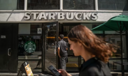 Starbucks está cerrando cerca de 400 tiendas en Estados Unidos en medio de plan de reestructuración