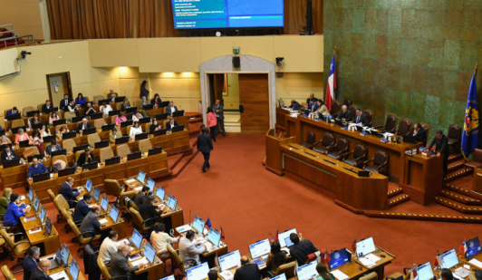 Congreso posterga votación de proyecto sobre contribuciones a adultos mayores en semana marcada por negociaciones políticas