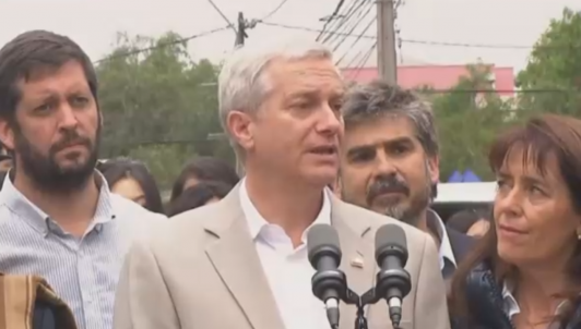 “En la tarde va a volver a salir el sol”: Las palabras de José Kast tras emitir su voto