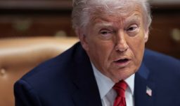 Encuestas revelan que mayoría de estadounidenses cree que Trump estaba al tanto de los crímenes de Epstein