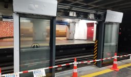 Metro de Santiago instala primeras puertas de andén en estación San Pablo: Plan de modernización estará finalizado en 2028