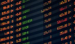 IPSA inicia la última semana del año con leves caídas tras rozar récord de 10.500 puntos