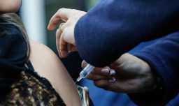 Llega a Chile el subclado K de influenza A(H3N2): Minsal entrega guía de precauciones