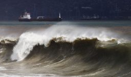Emiten aviso de marejadas desde Arica hasta el Golfo de Arauco: Revisa fechas y zonas afectadas