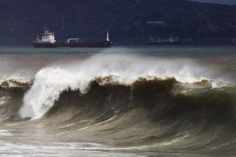 Emiten aviso de marejadas desde Arica hasta el Golfo de Arauco: Revisa fechas y zonas afectadas