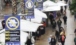 Providencia lanza campaña para hacer frente al comercio ilegal: Multará con casi $350 mil a quienes compren a ambulantes