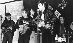 Paul McCartney lamenta la bancarrota de Höfner, la marca de su icónico bajo de The Beatles