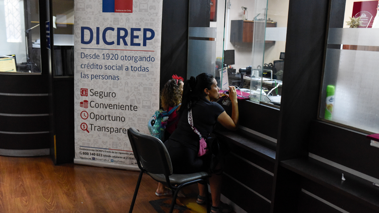 Diputados exigen renuncia de director de "Tía Rica" por falta de control en créditos prendarios