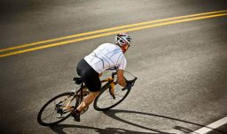 Un urólogo desmiente el mayor temor de los ciclistas: Andar en bicicleta no daña la próstata ni causa disfunción eréctil