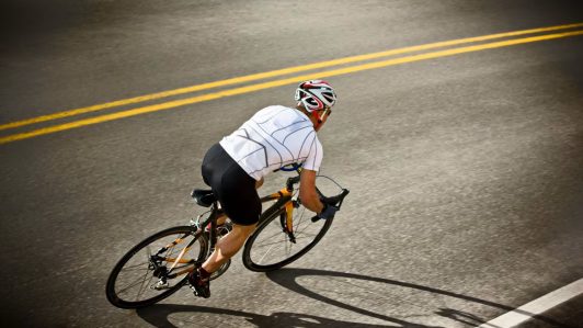 Un urólogo desmiente el mayor temor de los ciclistas: Andar en bicicleta no daña la próstata ni causa disfunción eréctil