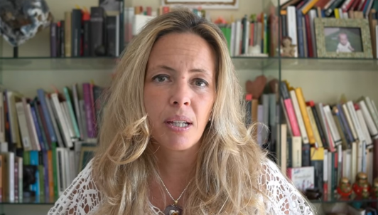 Vanessa Kaiser arremete contra la escritora Isabel Allende, confundiendola con la exsenadora PS: "¡Qué punga!"