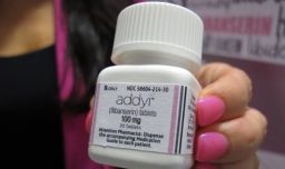 La FDA aprueba una píldora para aumentar la libido en mujeres que han pasado por la menopausia: Esto se conoce sobre el fármaco