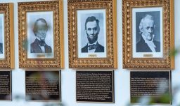 "Paseo de la fama" de Trump genera polémica por descalificaciones a Biden y críticas a medidas de Obama