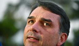 Flávio Bolsonaro será candidato en las elecciones de 2026 en Brasil y se medirá contra Lula da Silva