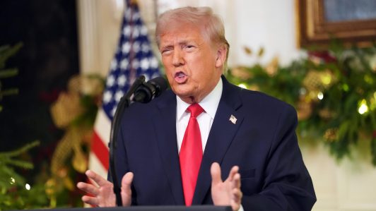 Registros muestran que Donald Trump viajó en el jet privado de Jeffrey Epstein "muchas más veces de lo informado"