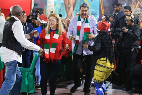 Reportan múltiples explosiones en Caracas, Venezuela y sobrevuelo de aviones